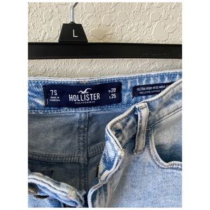 Hollister High Rise Mom Jeans